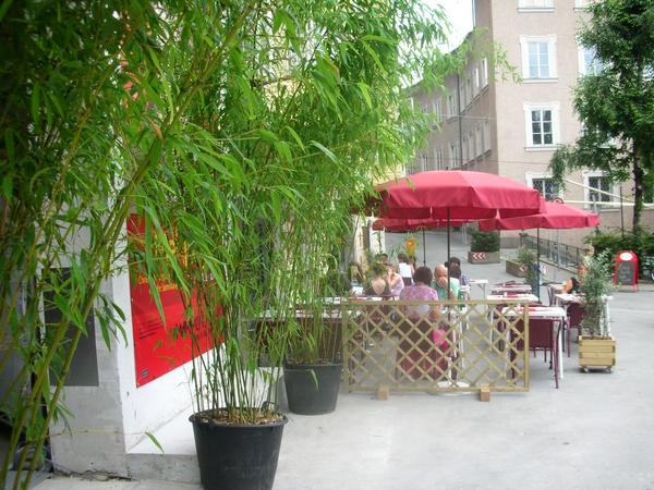 Garden for guests in the old city of Salzburg
Pizza outside enjoy, the active one live all around the Salzburg oldest part of the town, besides look. Il Sole directly near  Monchsberg elevator .
